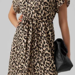 Robe Chemise Manches Courtes Imprimé Léopard Femme VERO MODA 9 Robe Chemise Manches Courtes Imprimé Léopard Femme VERO MODA -Tendryne Soldes Boutique robe chemise manches courtes imprime leopard femme vero moda 3