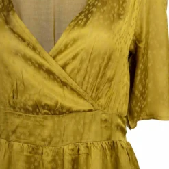 Robe Col V Satinée Avec Motifs Couleur Anis Drina Femme LA PETITE ETOILE -Tendryne Soldes Boutique robe col v satinee avec motifs couleur anis drina femme la petite etoile 2