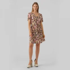 Robe Imprimée Manches Courtes Resserrée à La Taille Femme VERO MODA 7 Robe Imprimée Manches Courtes Resserrée à La Taille Femme VERO MODA -Tendryne Soldes Boutique robe imprimee manches courtes resserree a la taille femme vero moda 1