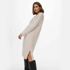 Robe Pull Manches Longues Mi Longue Col V Avec Deux Fentes Macadamia Femme ONLY -Tendryne Soldes Boutique robe pull manches longues mi longue col v avec deux fentes macadamia femme only 3
